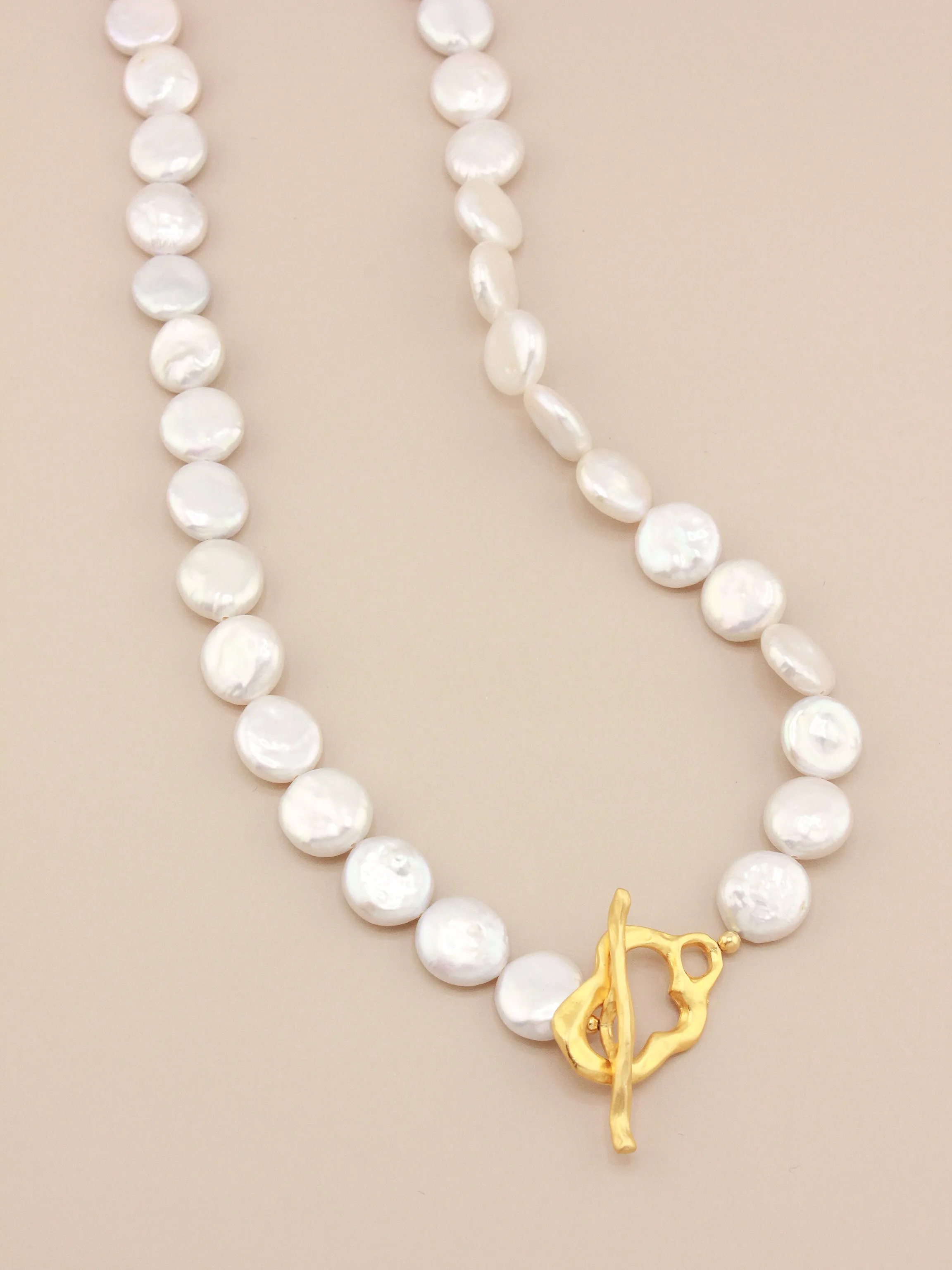 Flat Pearl Toggle Necklace