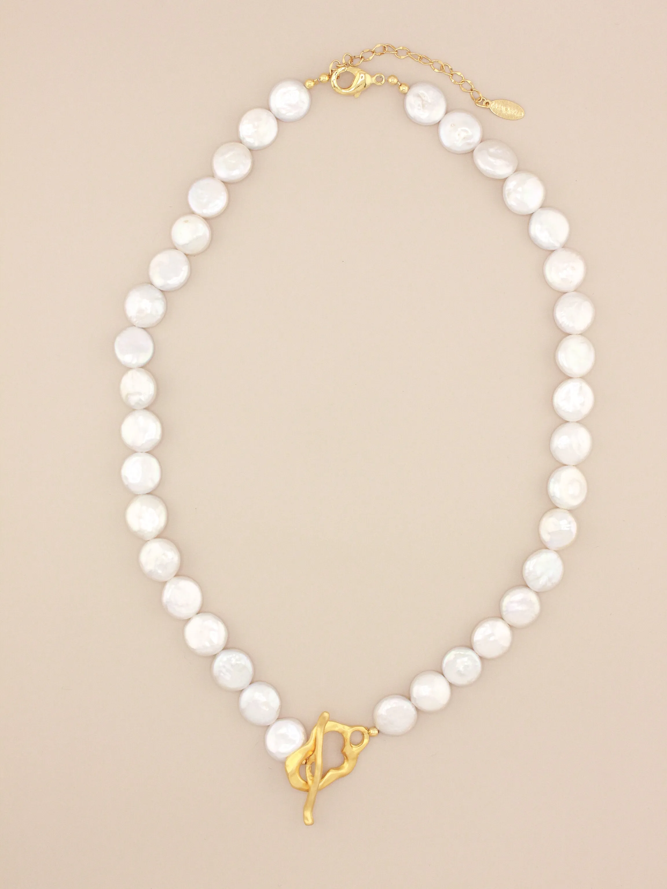 Flat Pearl Toggle Necklace