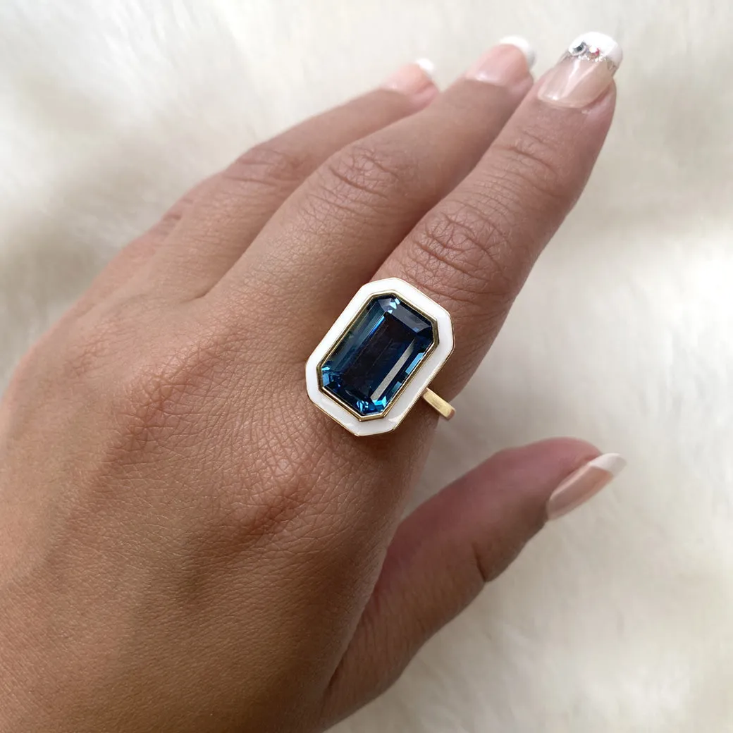 Goshwara Queen London Blue Topaz Emerald Cut Ring JR0281-LBT-ENWH-Y