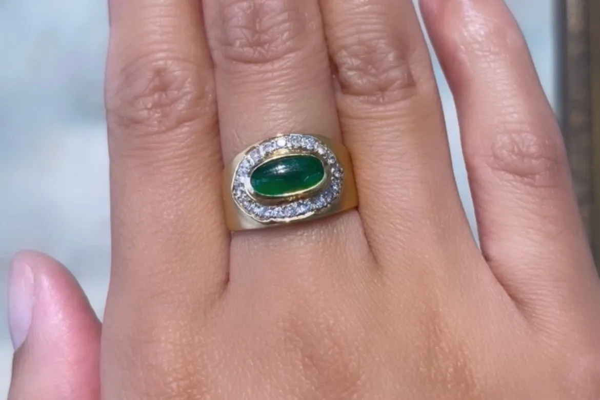 Jade and diamond ring in 18 carat gold