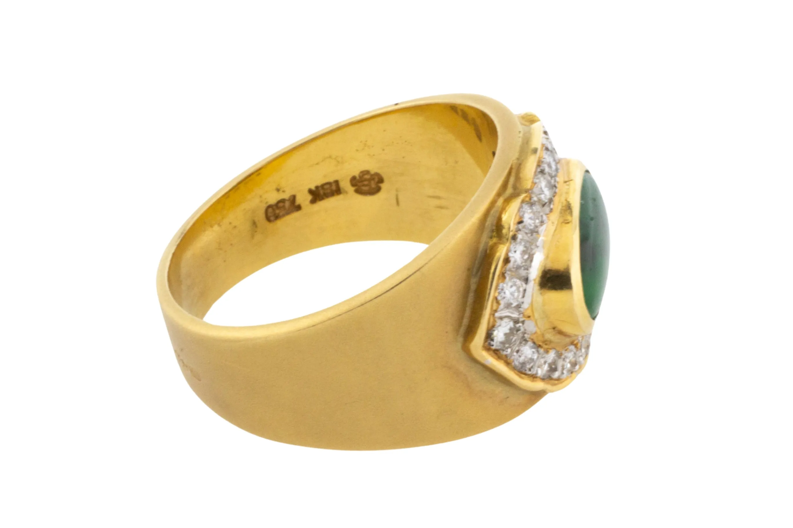 Jade and diamond ring in 18 carat gold