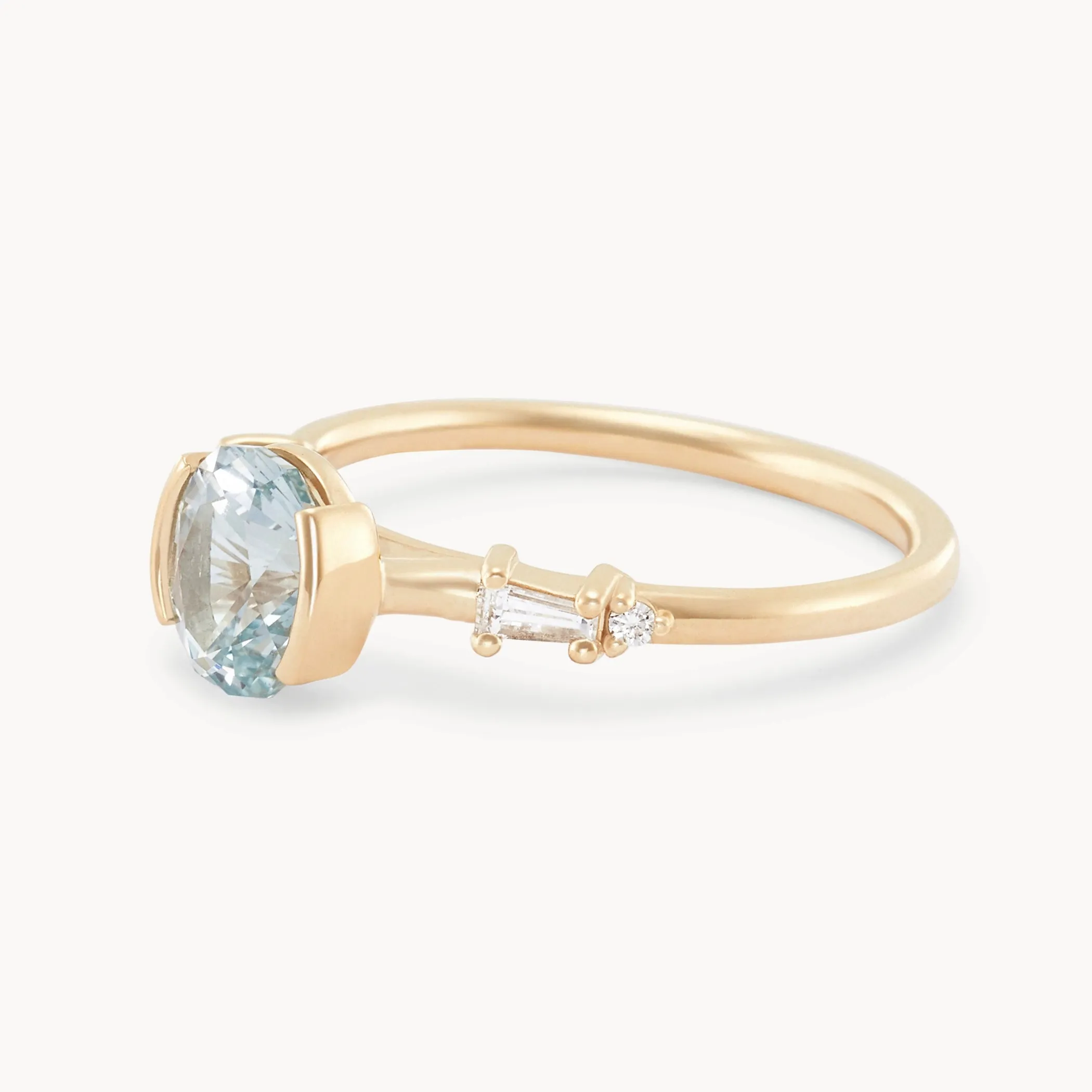 moonrise aura one-of-a-kind - 14k yellow gold ring, blue colourless sapphire AC