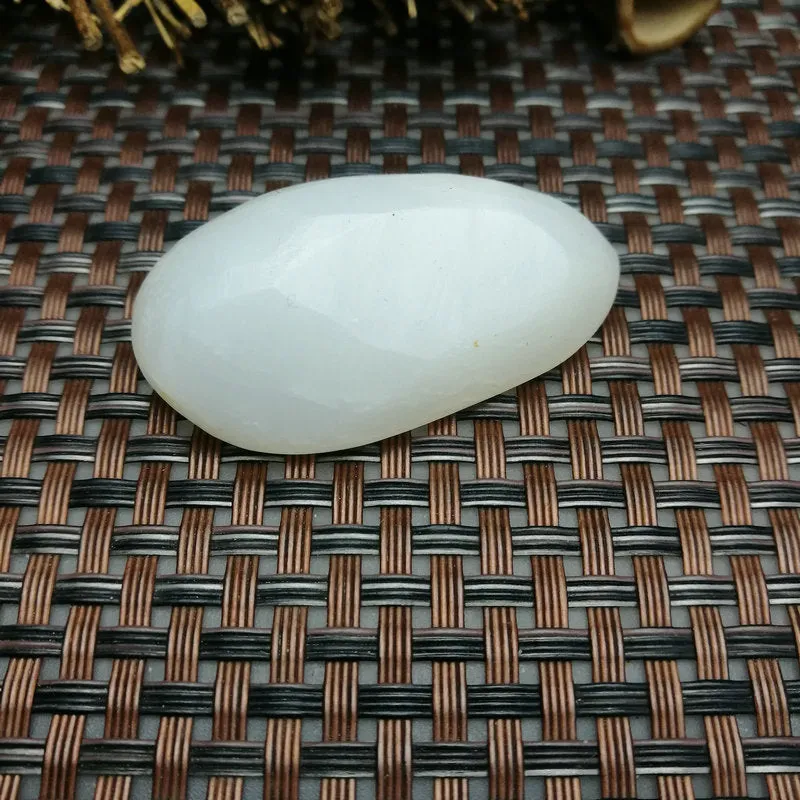 Natural Hetian Jade Rough Nephrite Raw (22g, 4.5X2.4X1.3cm)