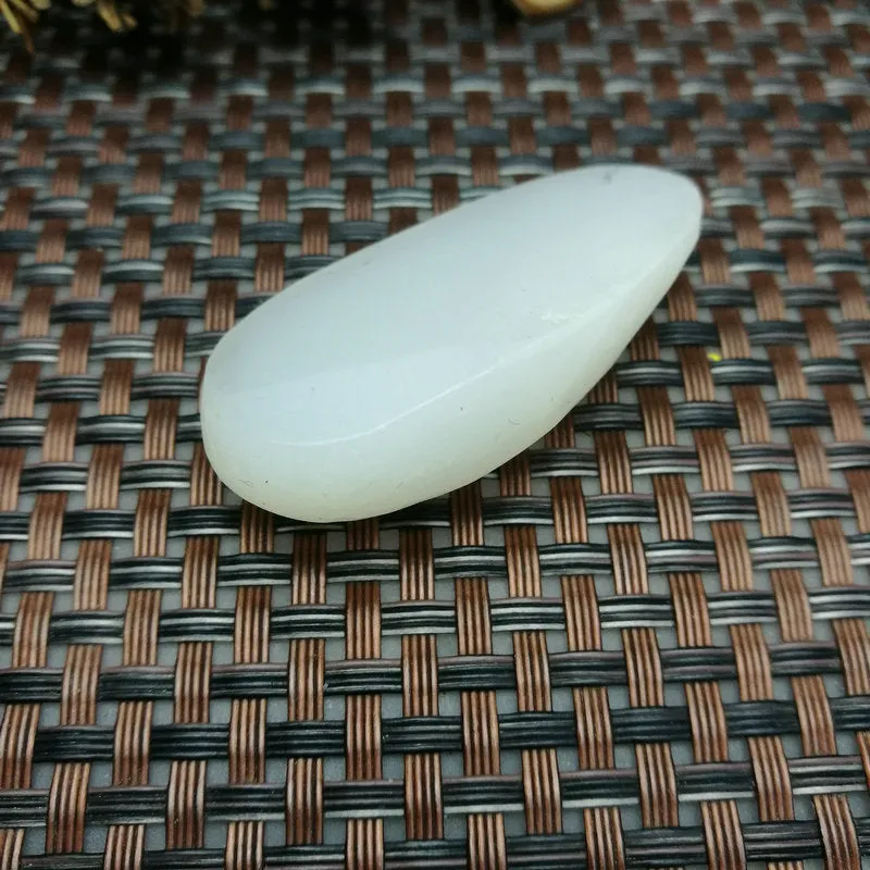 Natural Hetian Jade Rough Nephrite Raw (22g, 4.5X2.4X1.3cm)