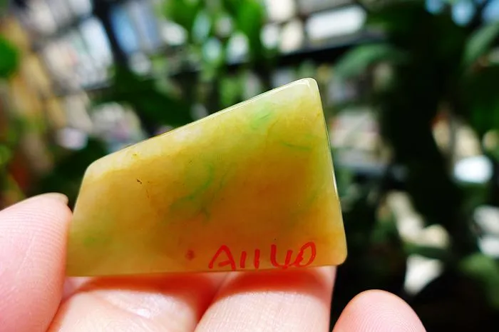 Natural Jade Rough Jadeite Raw (11g,3.5X2.3X0.6cm)