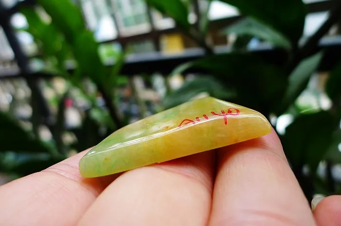 Natural Jade Rough Jadeite Raw (11g,3.5X2.3X0.6cm)