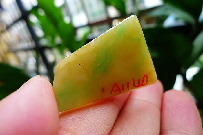 Natural Jade Rough Jadeite Raw (11g,3.5X2.3X0.6cm)