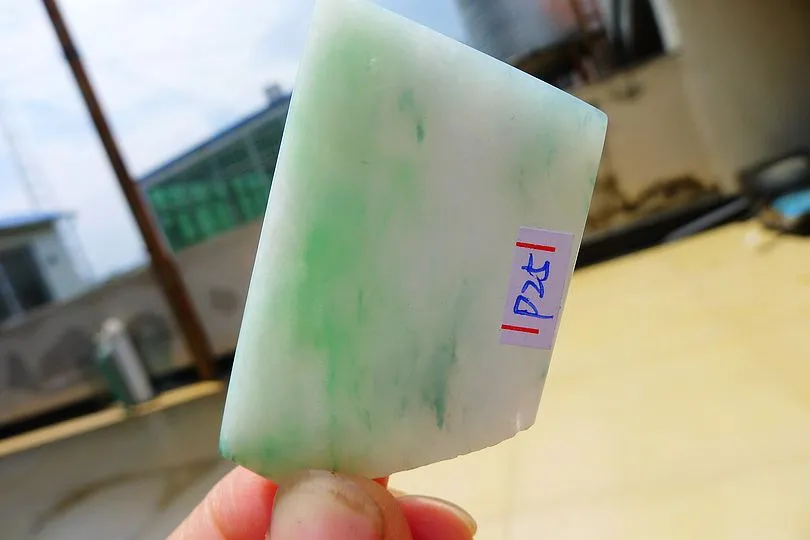 Natural Jade Rough Jadeite Raw (23g,5.1X3.2X0.45cm)