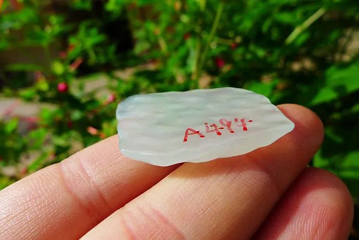 Natural Jade Rough Jadeite Raw (6.6g,3.2X2.3X0.45cm)