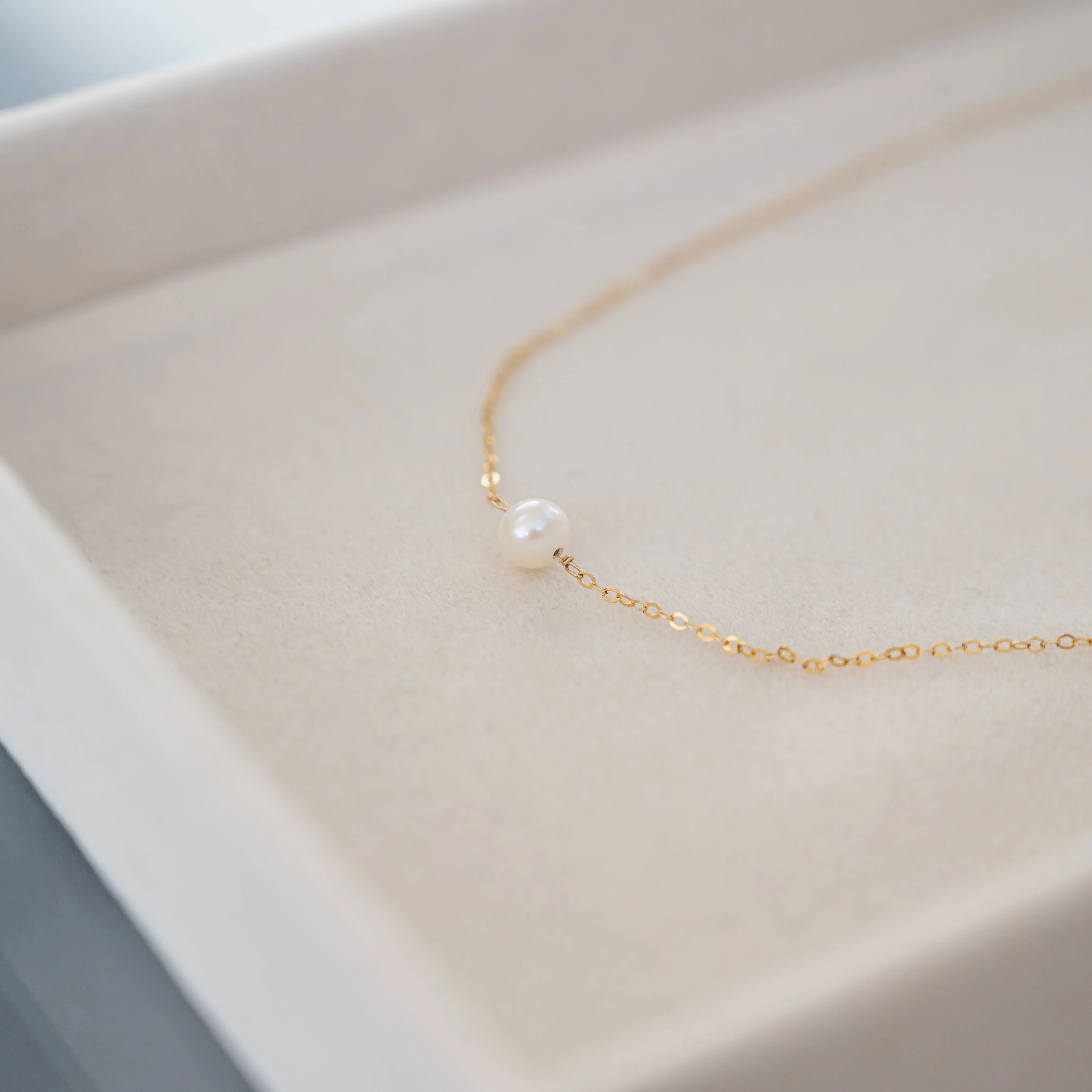 SOLITAIRE PEARL NECKLACE